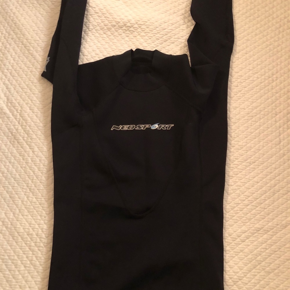 A  Boys Neo sport wet suit top. Boys Kids size 8.